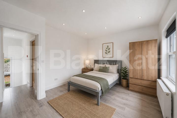 Stunning Six Bedroom House with Three Bathrooms & Private Garden Pakeman Street , Holloway