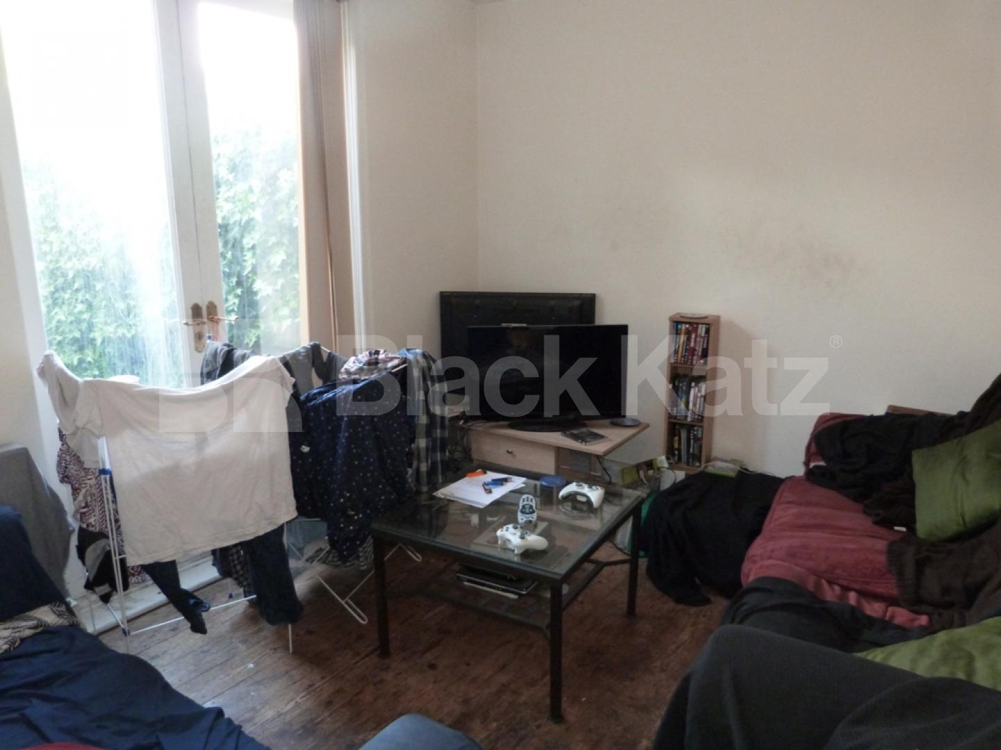 			4 Bedroom, 1 bath, 1 reception House			 Park Road, Crouch End