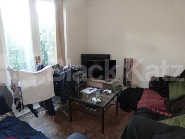 			4 Bedroom, 1 bath, 1 reception House			 Park Road, Crouch End