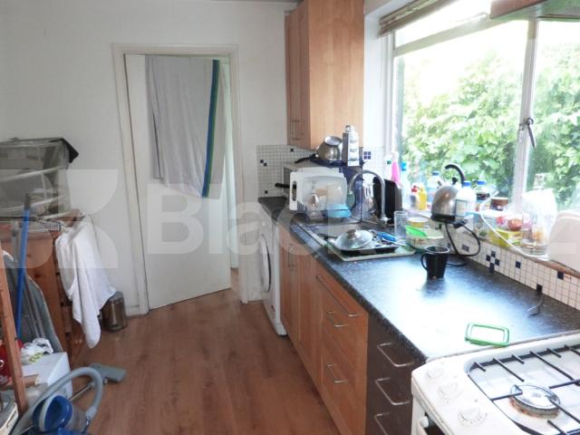 			4 Bedroom, 1 bath, 1 reception House			 Park Road, Crouch End