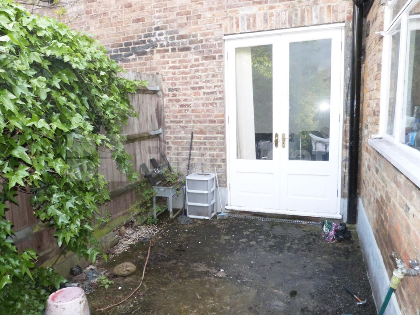 			4 Bedroom, 1 bath, 1 reception House			 Park Road, Crouch End