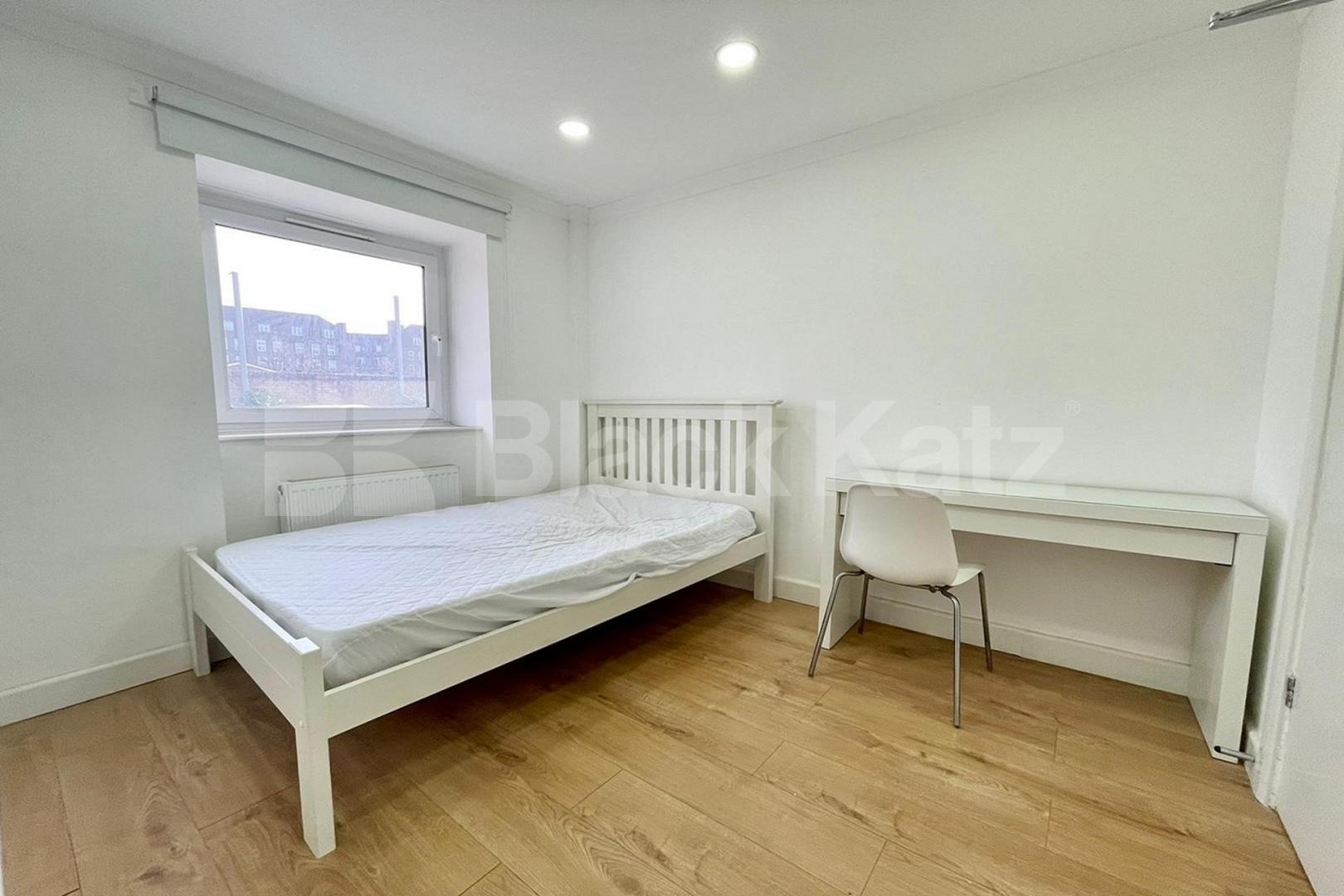 Larger than average & located in the ever desirable Shad Thames area  Parker`s Row, London Bridge / Bermondsey