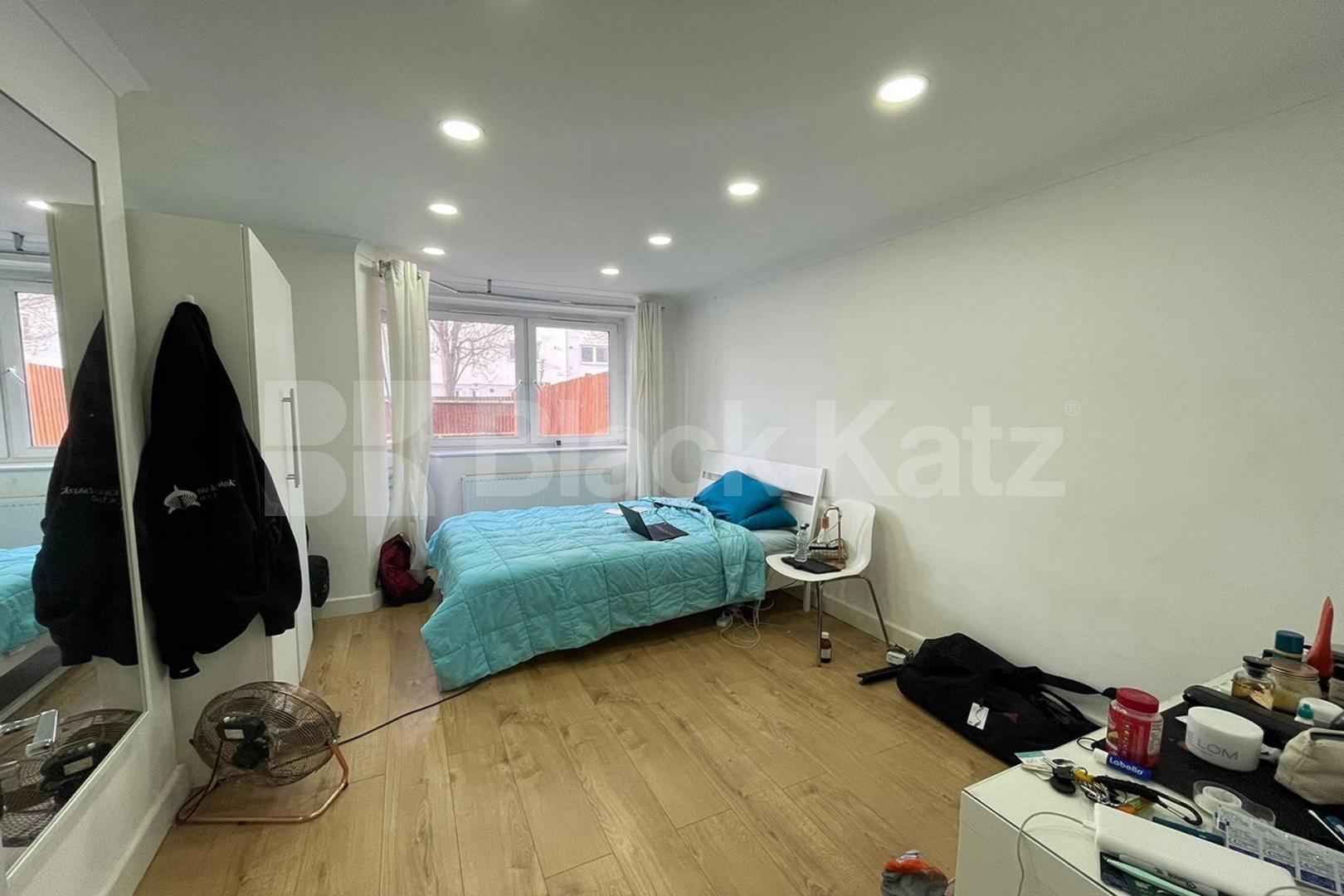 Larger than average & located in the ever desirable Shad Thames area  Parker`s Row, London Bridge / Bermondsey