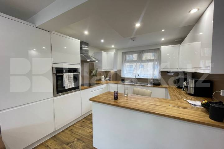 			1 Bedroom,  bath, 1 reception 			 Wolseley Street, Shad Thames 