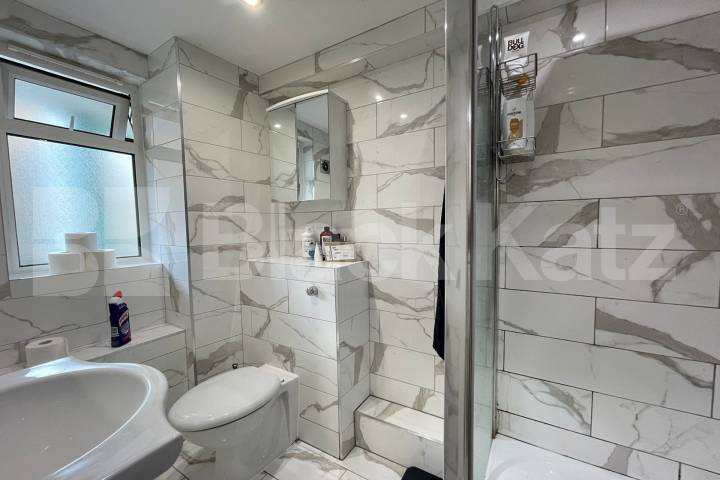 			1 Bedroom, 1 bath, 1 reception Apartment			 Wolseley Street, Shad Thames 