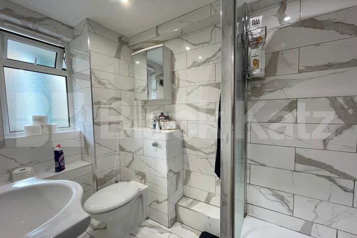 			1 Bedroom, 1 bath, 1 reception Apartment			 Wolseley Street, Shad Thames 