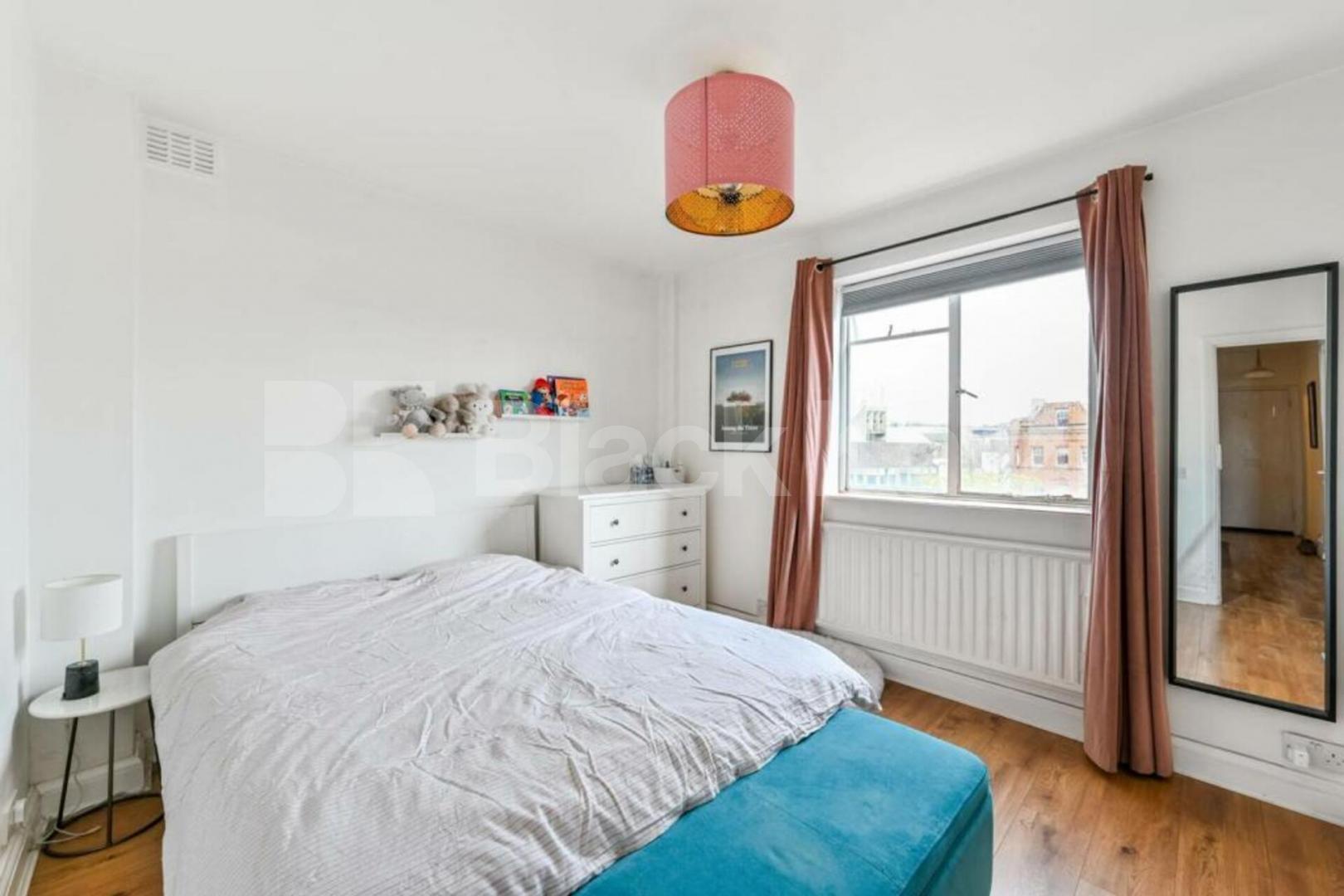 3 bedroom property located the 6th floor with spectacular views of east London. Pemberton Gardens, Archway