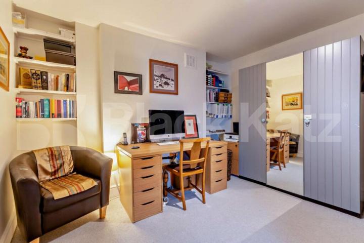 A beautifully presented two-bedroom apartment of approximately 687 sq ft Percy Circus, Kings Cross / Clerkenwell 