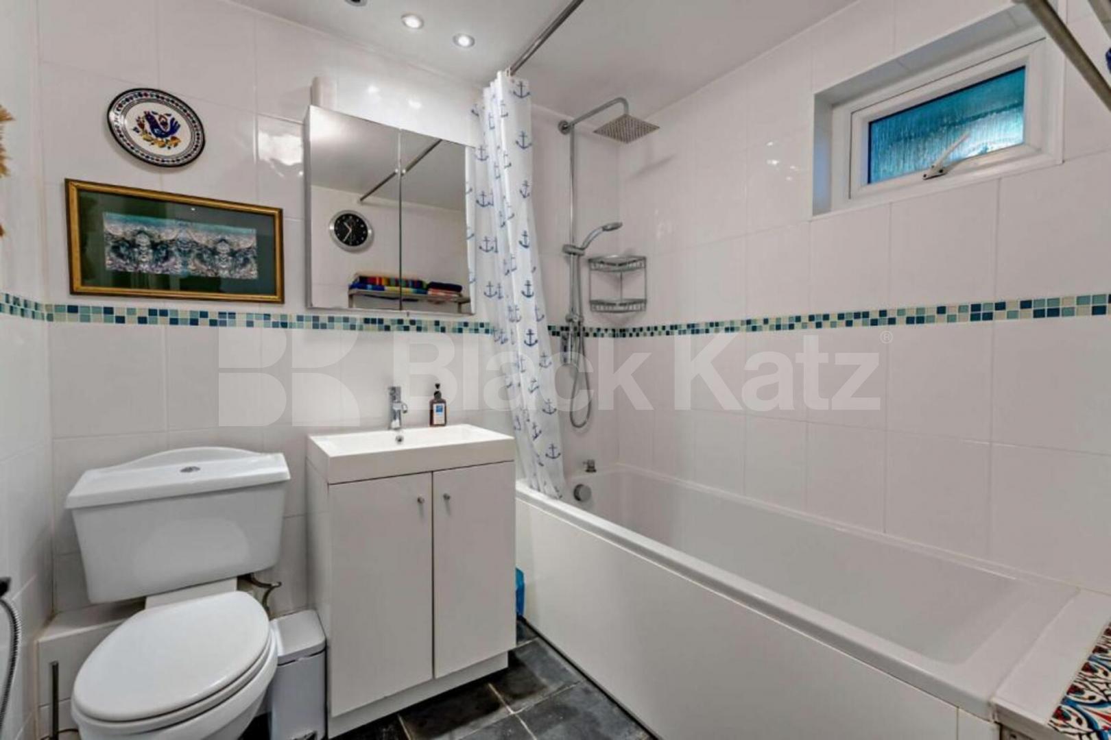 A beautifully presented two-bedroom apartment of approximately 687 sq ft Percy Circus, Kings Cross / Clerkenwell 