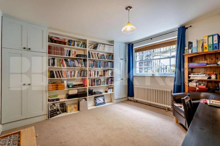 A beautifully presented two-bedroom apartment of approximately 687 sq ft Percy Circus, Kings Cross / Clerkenwell 