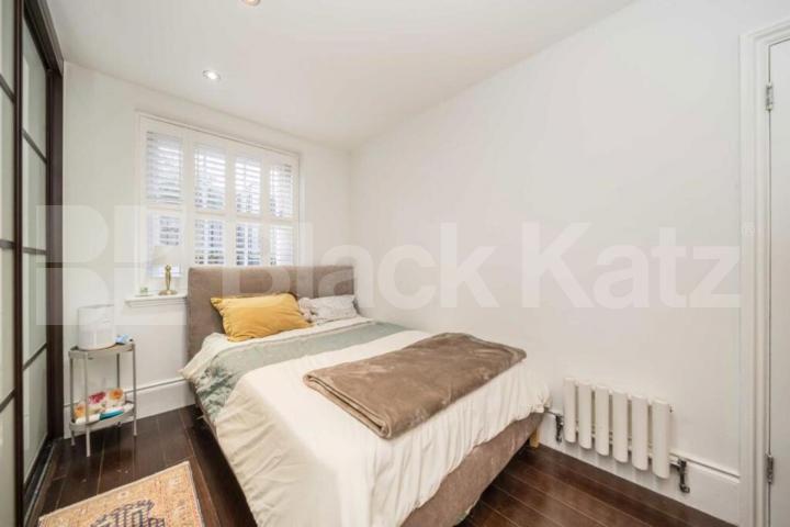 A beautifully presented two-bedroom apartment of approximately 687 sq ft Percy Circus, Kings Cross / Clerkenwell 