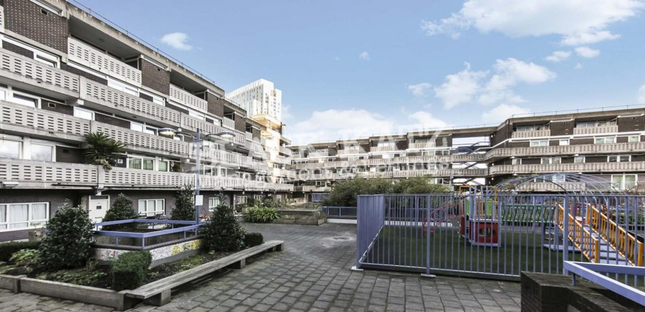 			LOCATION LOCATION LOCATION !!!, 1 Bedroom, 1 bath, 1 reception Apartment			 Middlesex Street, Petticoat Square - Liverpool Street