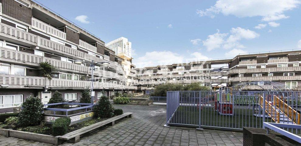 			LOCATION LOCATION LOCATION !!!, 1 Bedroom, 1 bath, 1 reception Apartment			 Middlesex Street, Petticoat Square - Liverpool Street