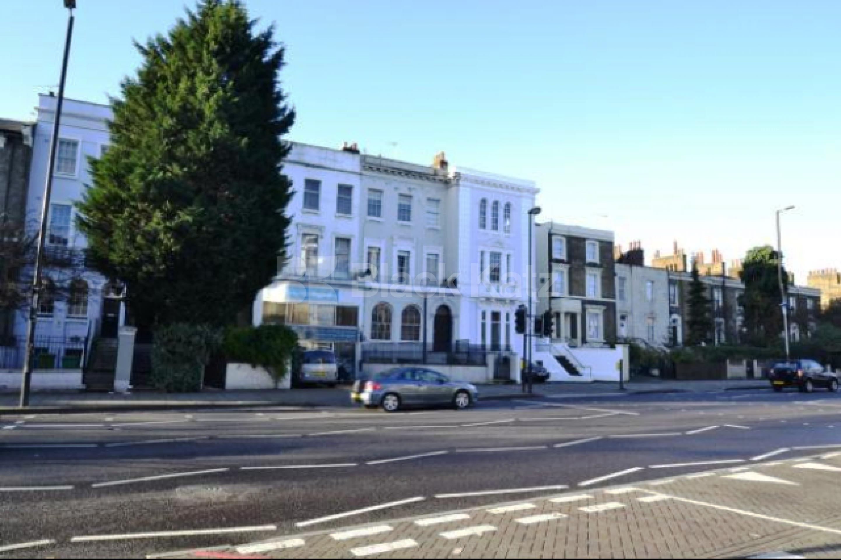			GOOD FOR 3 SHARERS!, 2 Bedroom, 1 bath, 1 reception Flat			 Holloway Road, HOLLOWAY/ARCHWAY  N19