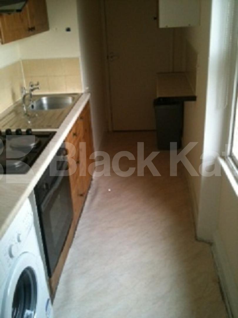 			Studio Apartment, 1 bath, 1 reception Flat			 Camden Road, CAMDEN BORDERS 