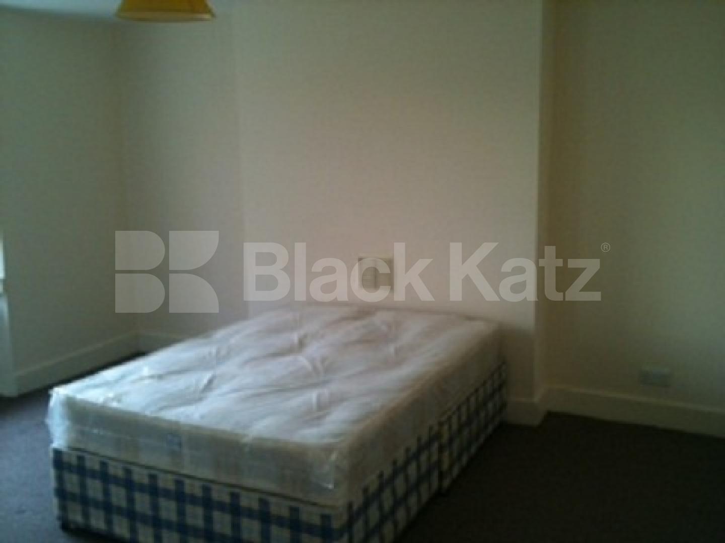 			Studio Apartment, 1 bath, 1 reception Flat			 Camden Road, CAMDEN BORDERS 