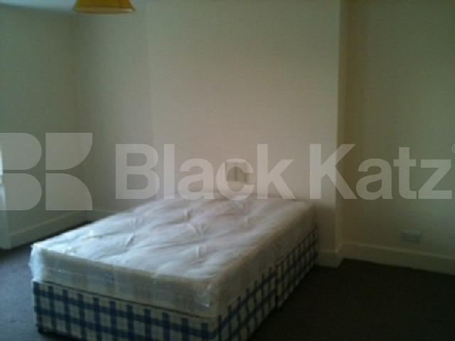 			Studio Apartment, 1 bath, 1 reception Flat			 Camden Road, CAMDEN BORDERS 