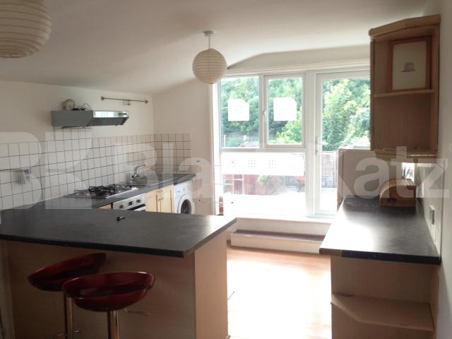 			NEW INSTRUCTION, 3 Bedroom, 1 bath, 1 reception Flat			 Wightman Road, FINSBURY PARK