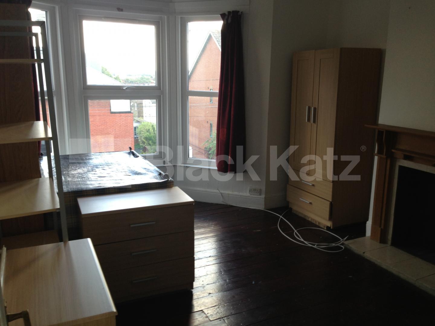 			NEW INSTRUCTION, 3 Bedroom, 1 bath, 1 reception Flat			 Wightman Road, FINSBURY PARK