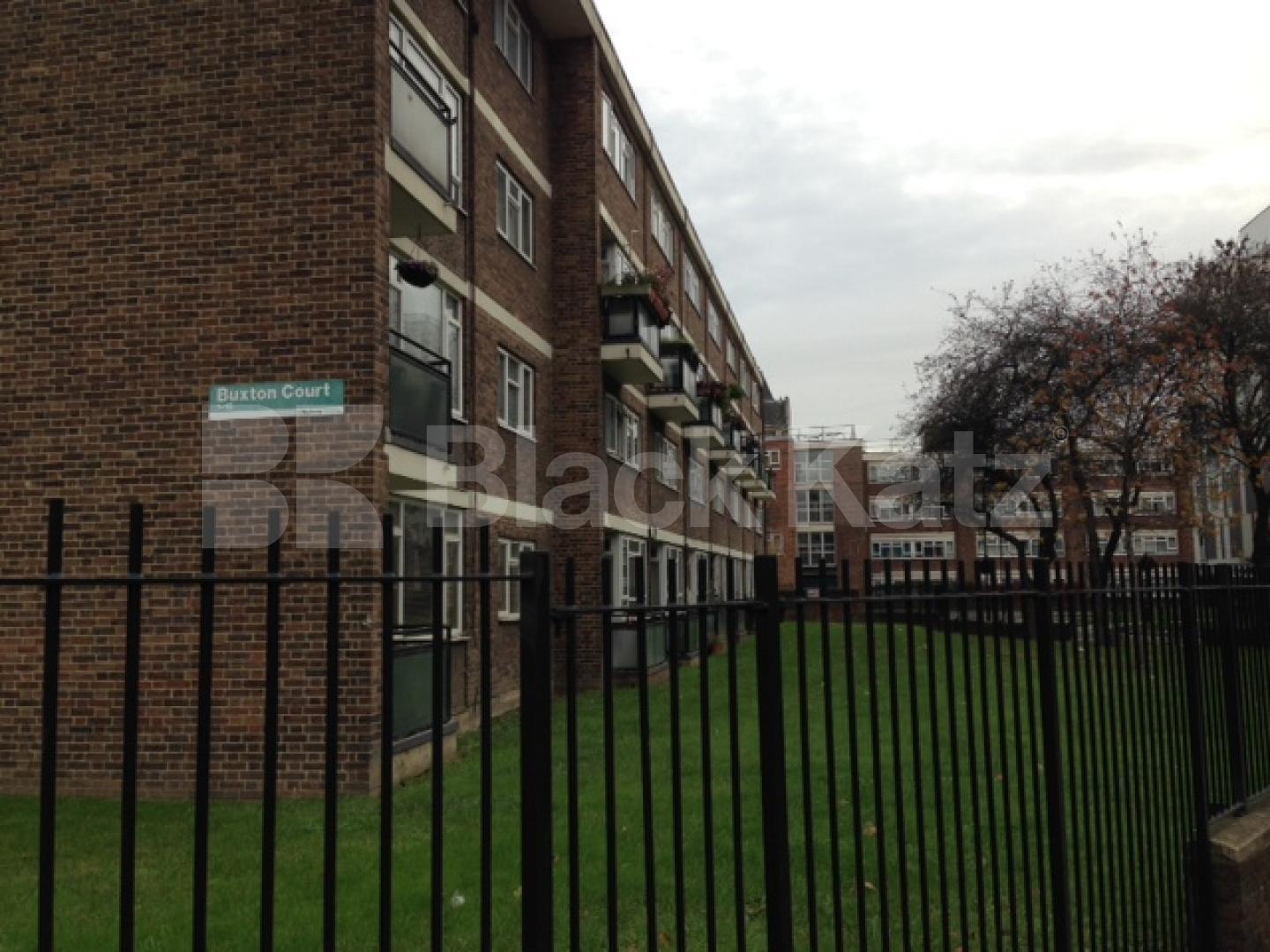 			New Instruction, 3 Bedroom, 1 bath, 1 reception Flat			 City Road, ANGEL/OLD STREET