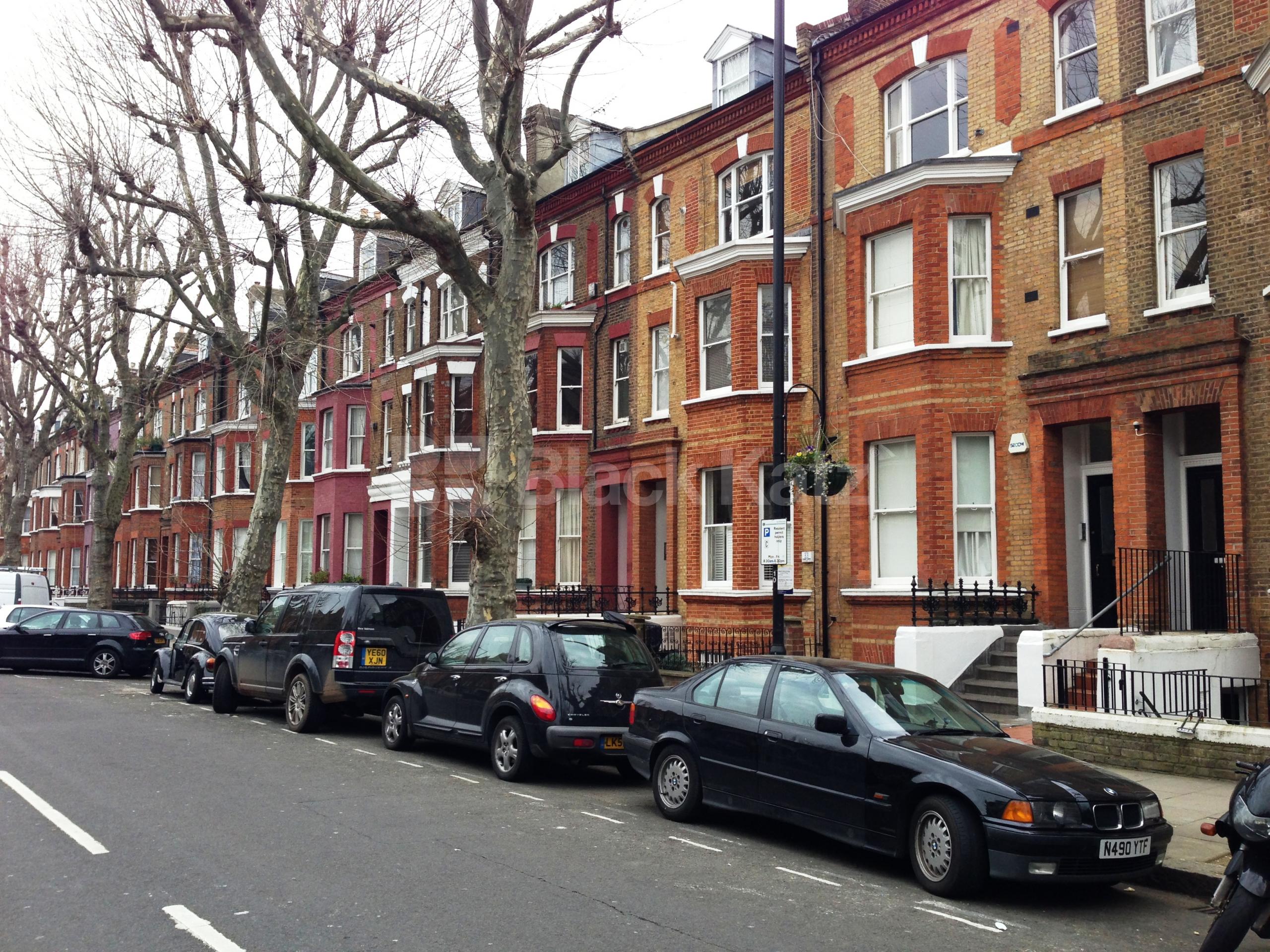 			MINS TO TUBE!  , 3 Bedroom, 1 bath, 1 reception Flat			 Randolph Avenue, MAIDA VALE  W9
