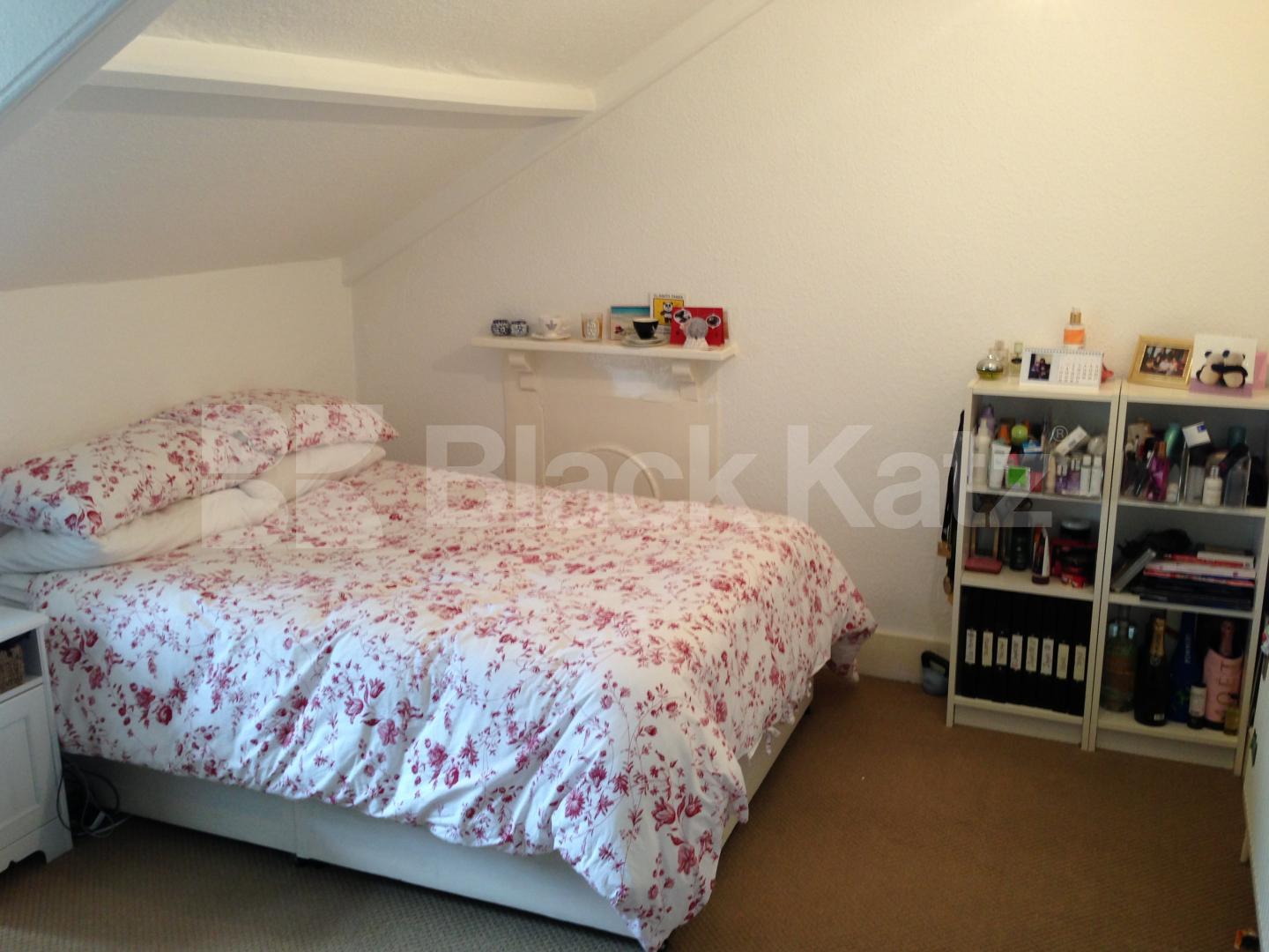 			MINS TO TUBE!  , 3 Bedroom, 1 bath, 1 reception Flat			 Randolph Avenue, MAIDA VALE 