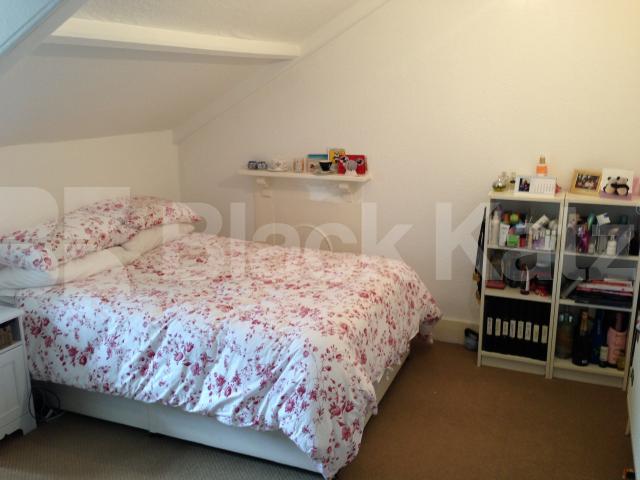 			MINS TO TUBE!  , 3 Bedroom, 1 bath, 1 reception Flat			 Randolph Avenue, MAIDA VALE 