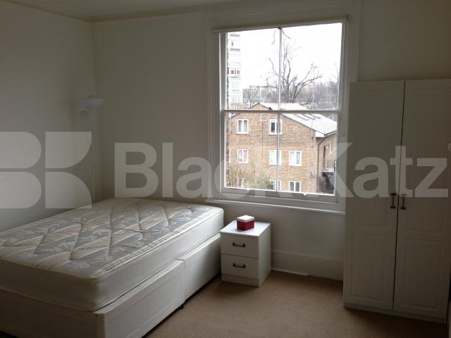 			MINS TO TUBE!  , 3 Bedroom, 1 bath, 1 reception Flat			 Randolph Avenue, MAIDA VALE 