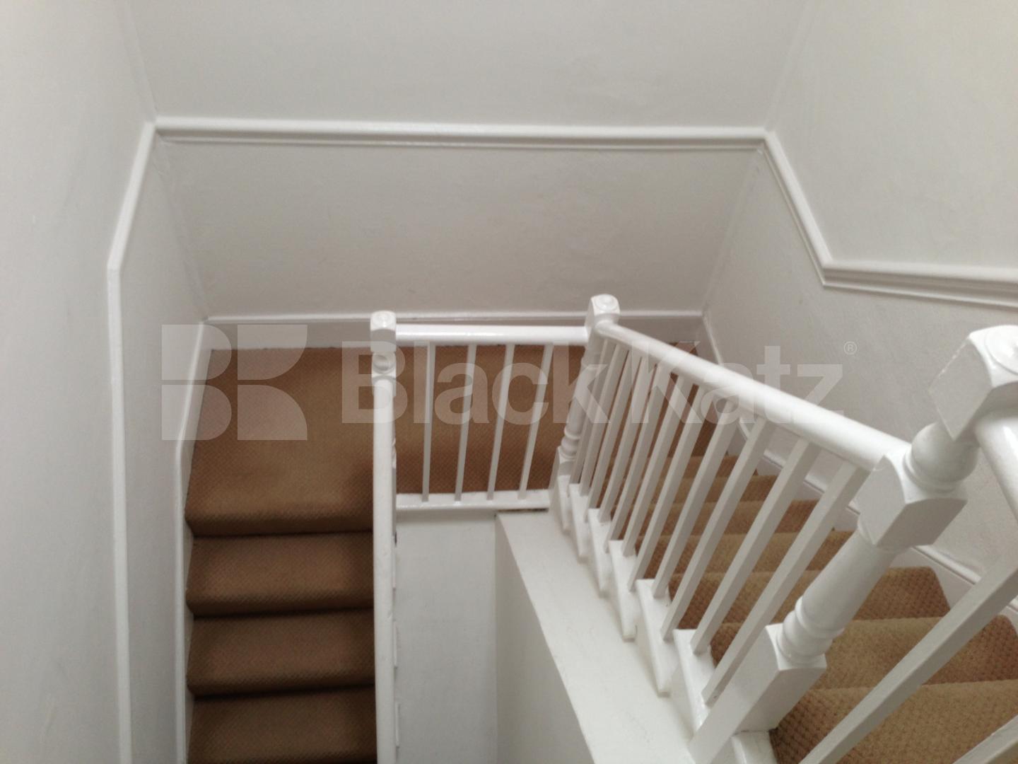 			MINS TO TUBE!  , 3 Bedroom, 1 bath, 1 reception Flat			 Randolph Avenue, MAIDA VALE 