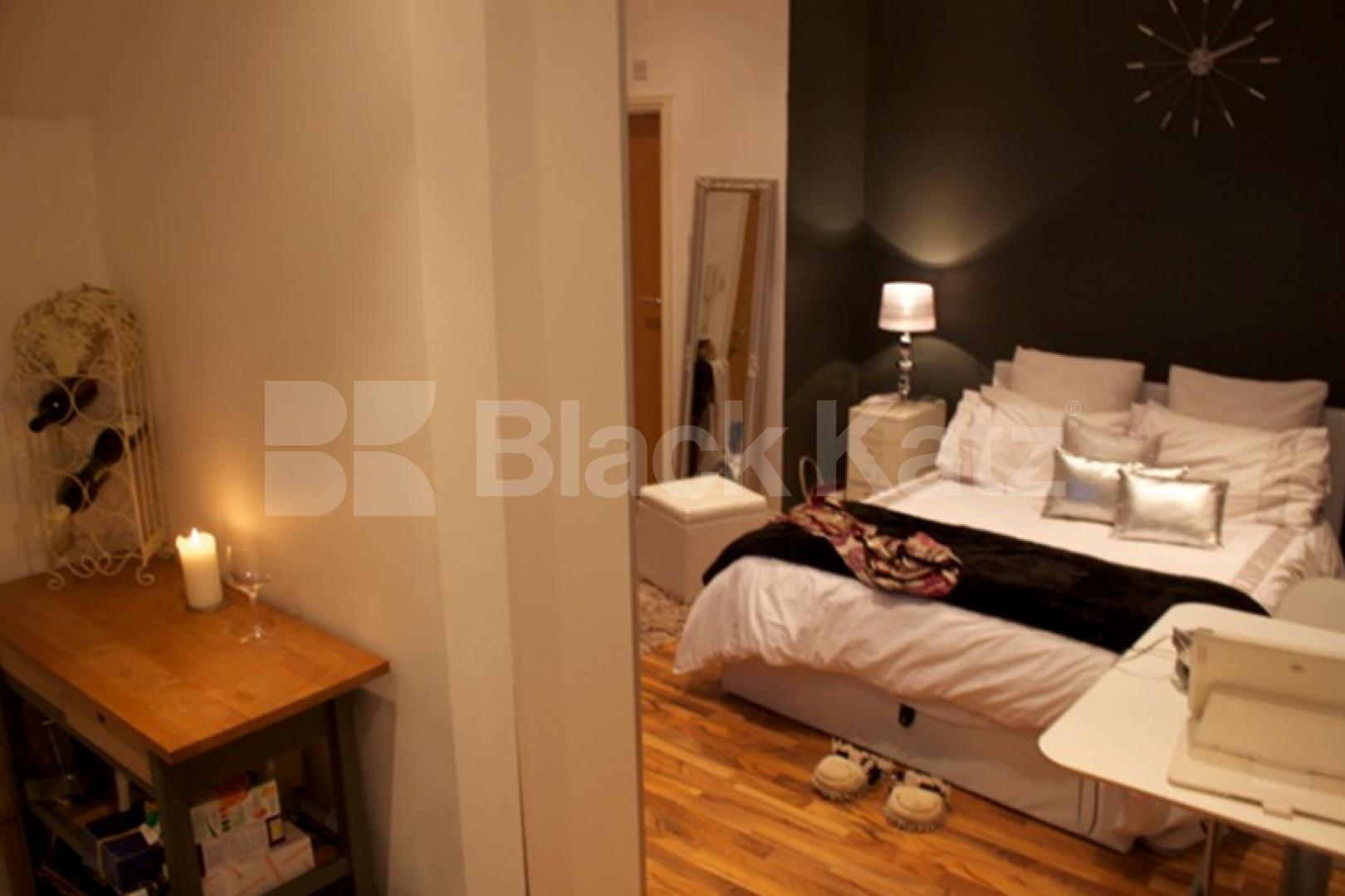 			All Bills Included !, Studio Apartment, 1 bath, 1 reception Studio			 Queens Avenue, Muswell Hill