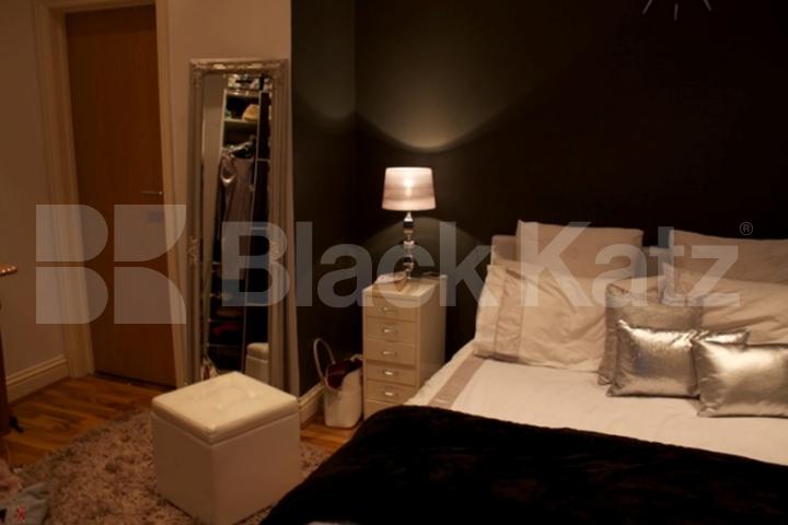 			All Bills Included !, Studio Apartment, 1 bath, 1 reception Studio			 Queens Avenue, Muswell Hill