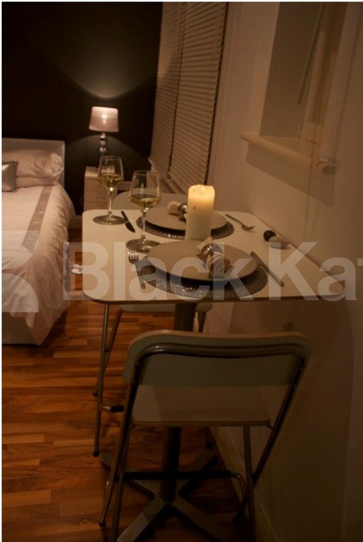 			All Bills Included !, Studio Apartment, 1 bath, 1 reception Studio			 Queens Avenue, Muswell Hill