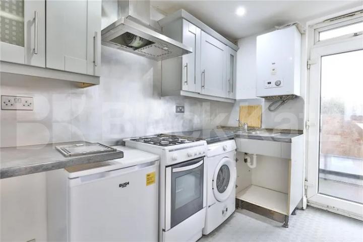 Spacious newly refurbished 3 double bedroom property with 2 bathrooms Hornsey Road, Archway