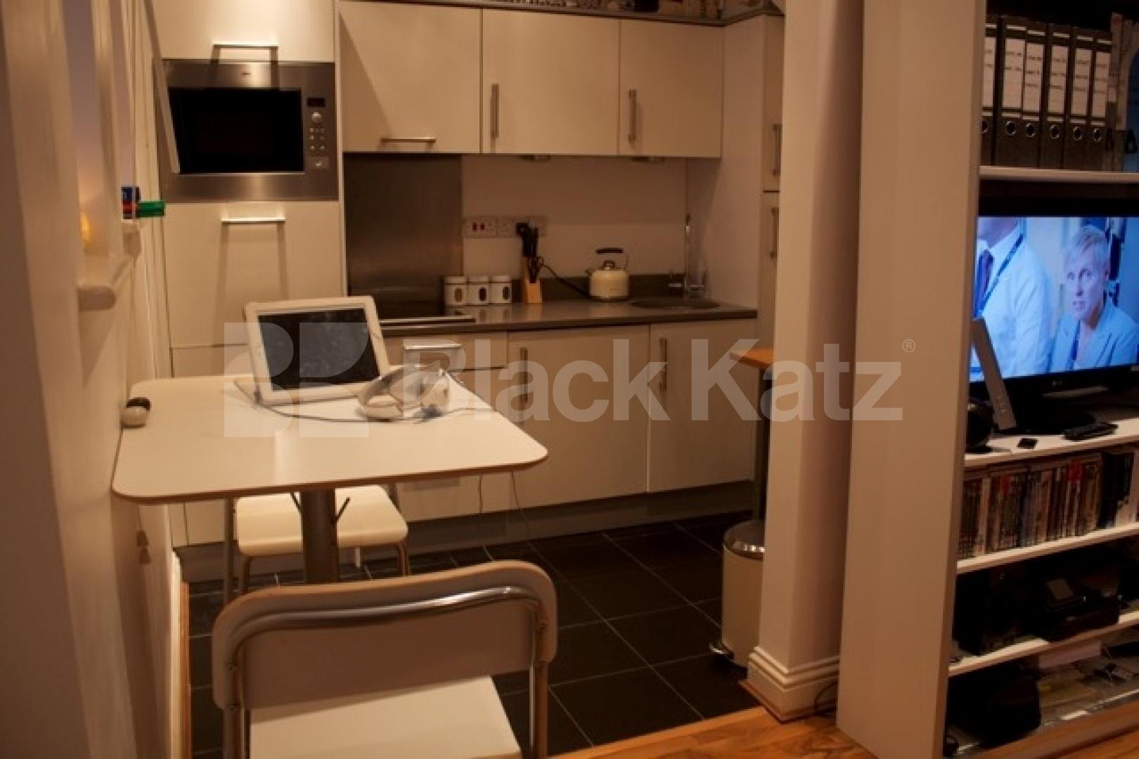 			All Bills Included !, Studio Apartment, 1 bath, 1 reception Studio			 Queens Avenue, Muswell Hill