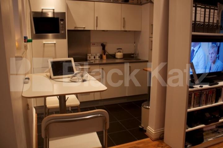 			All Bills Included !, Studio Apartment, 1 bath, 1 reception Studio			 Queens Avenue, Muswell Hill