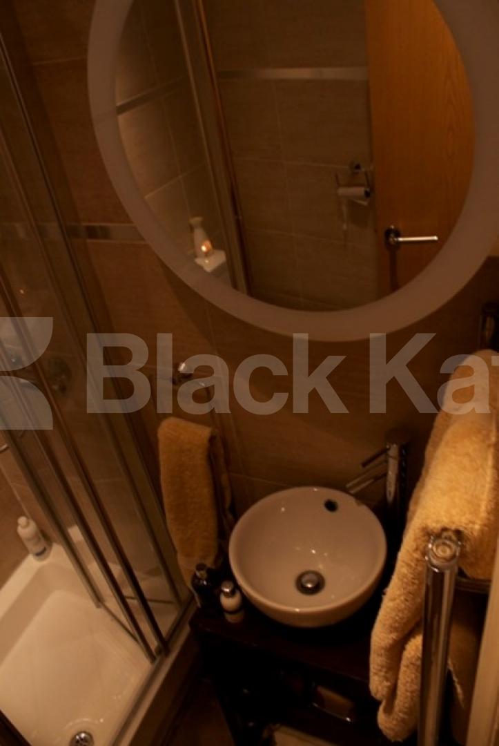 			All Bills Included !, Studio Apartment, 1 bath, 1 reception Studio			 Queens Avenue, Muswell Hill