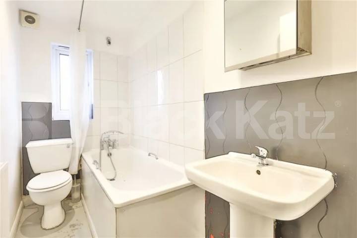 Spacious newly refurbished 3 double bedroom property with 2 bathrooms Hornsey Road, Archway