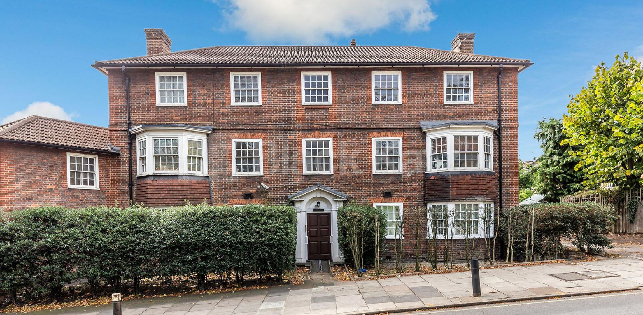 Private Oasis 3 Bedroom Flat in Muswell Hill N10