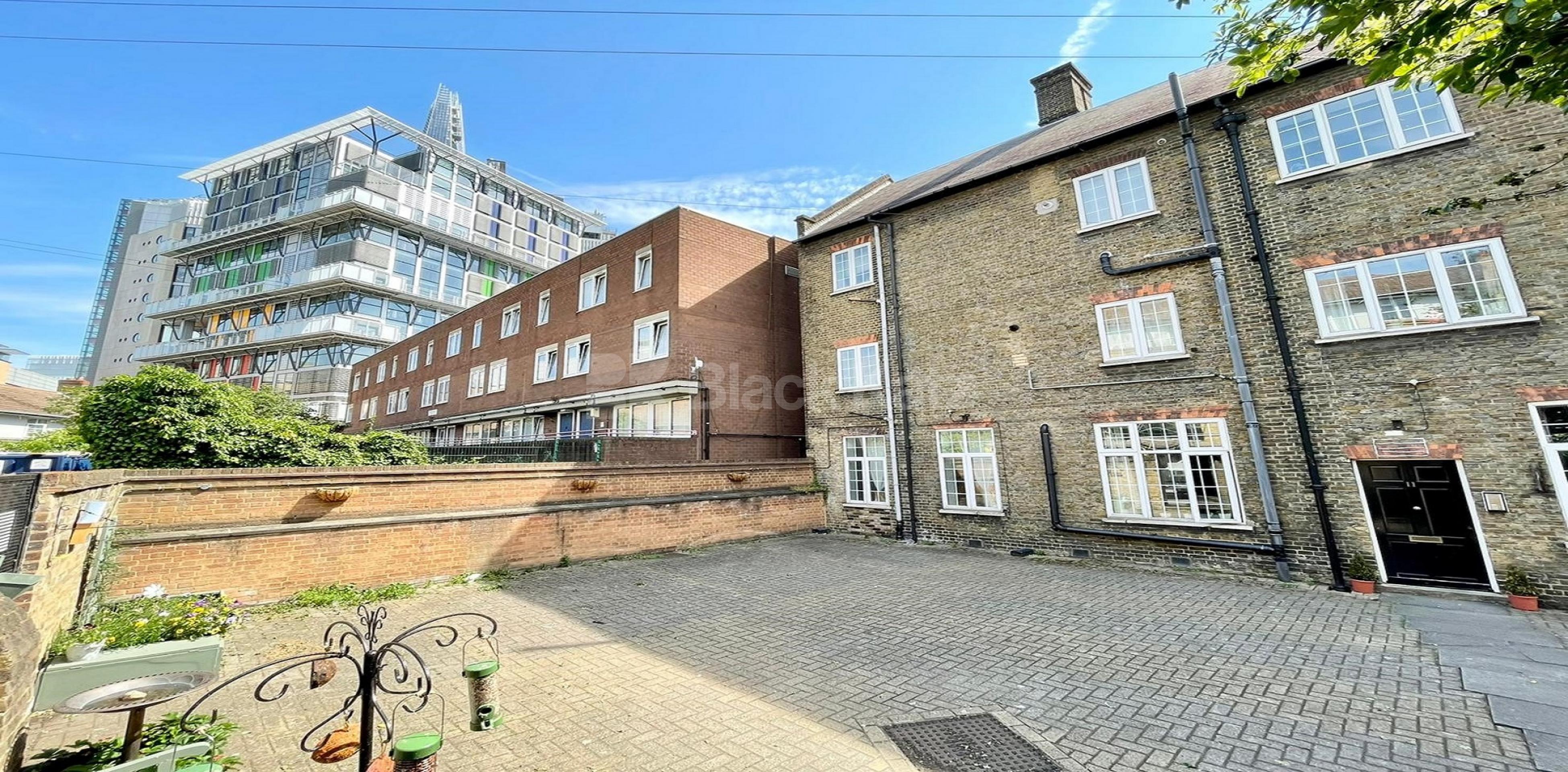 Superbly located Vicarage conversion recently redecorated throughout. Porlock Street, London Bridge SE1