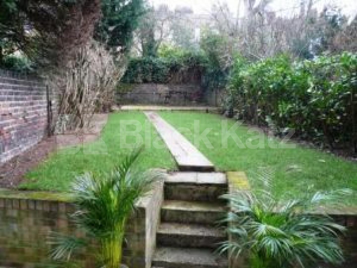 			LOCATION LOCATION LOCATION!!!, 2 Bedroom, 1 bath, 1 reception Flat			 Primrose Gardens, BELSIZE PARK