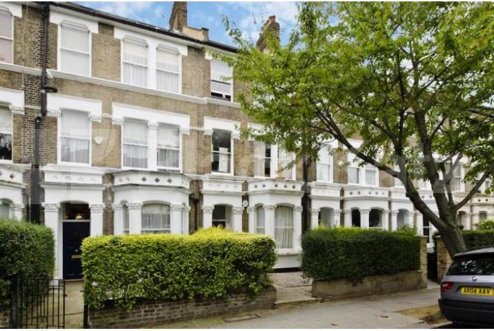 			4 Bedroom, 1 bath, 1 reception Flat			 Highlever Road, LADBROKE GROVE