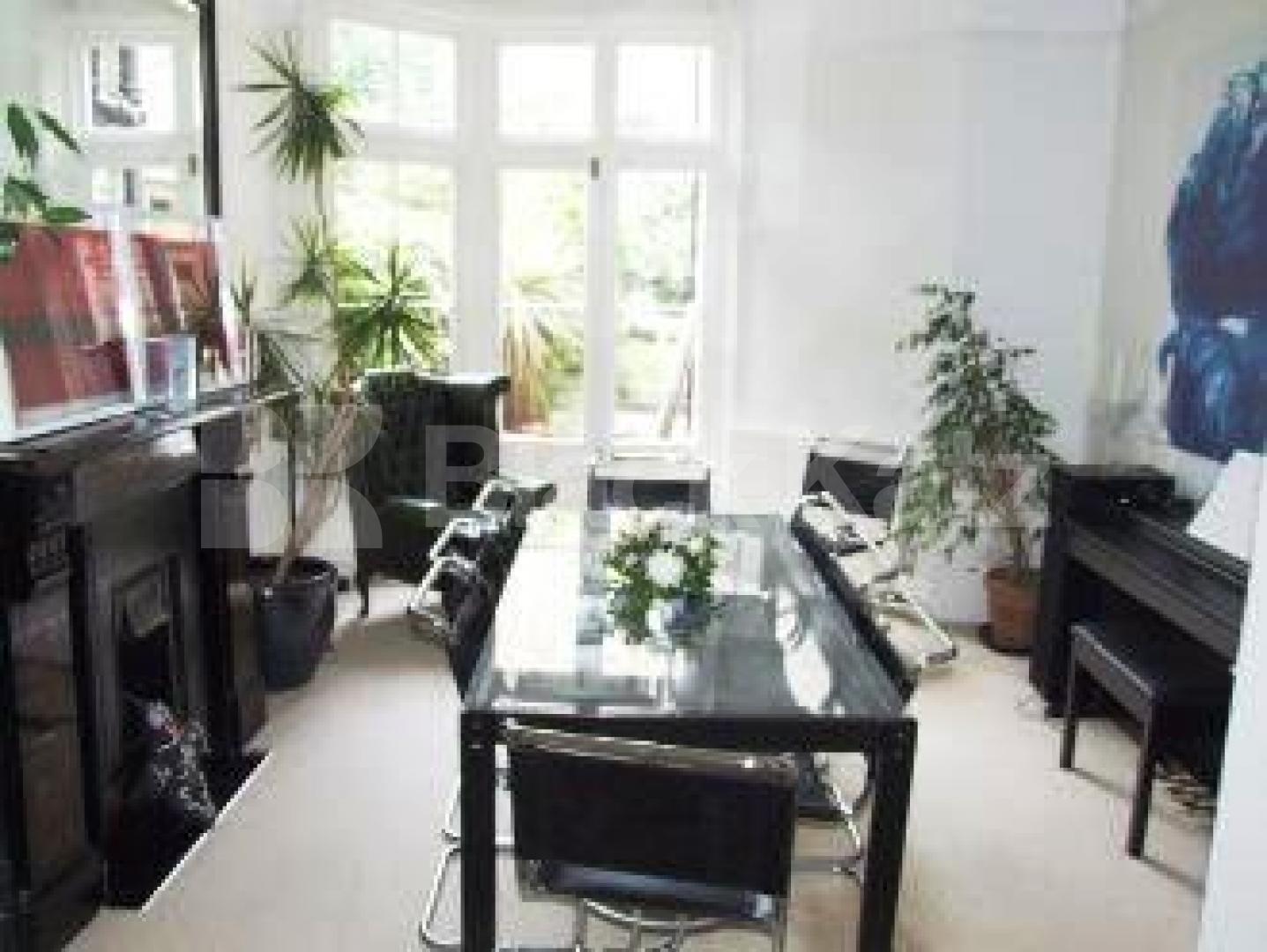 			4 Bedroom, 1 bath, 1 reception Terraced House			 Archway Road, HIGHGATE