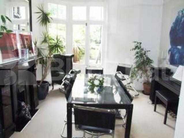 			4 Bedroom, 1 bath, 1 reception Terraced House			 Archway Road, HIGHGATE