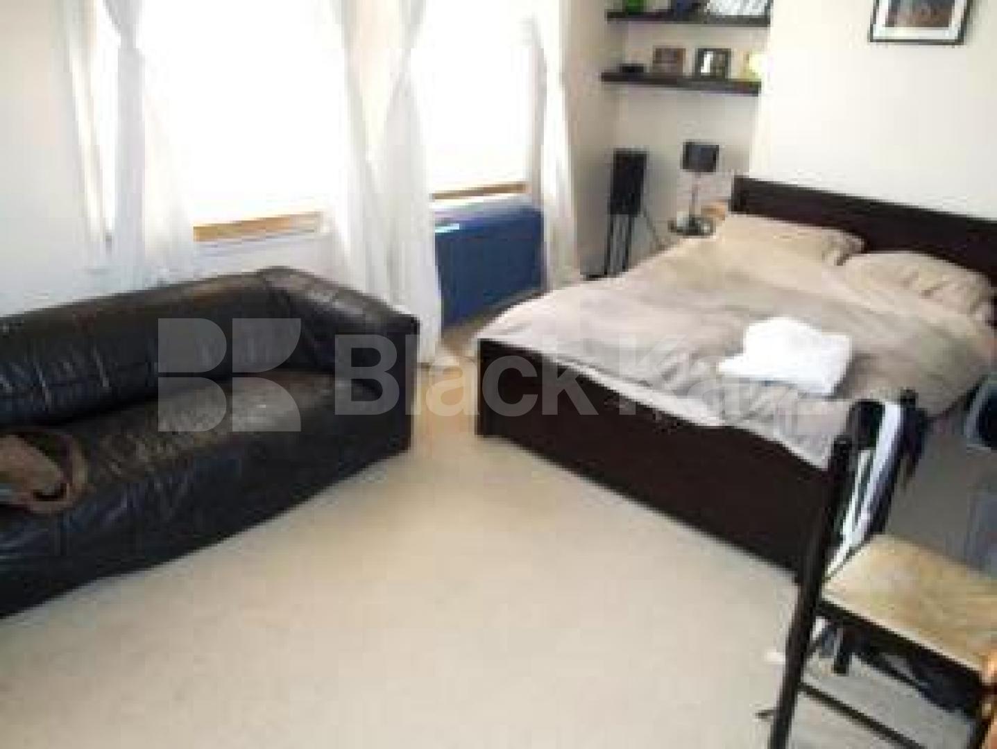 			4 Bedroom, 1 bath, 1 reception Terraced House			 Archway Road, HIGHGATE