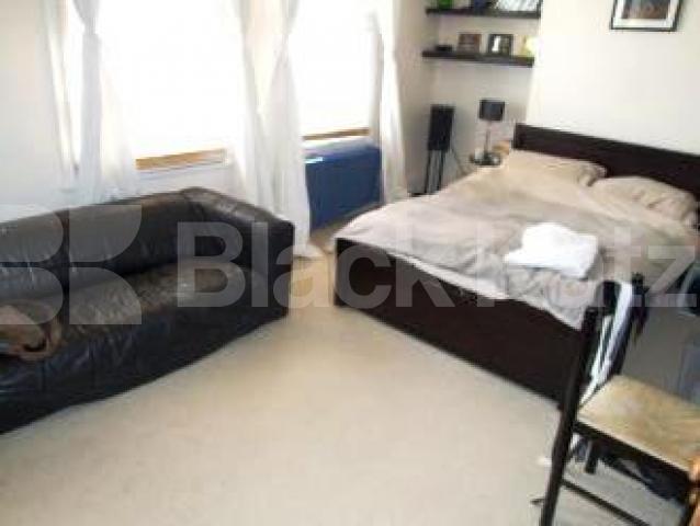 			4 Bedroom, 1 bath, 1 reception Terraced House			 Archway Road, HIGHGATE