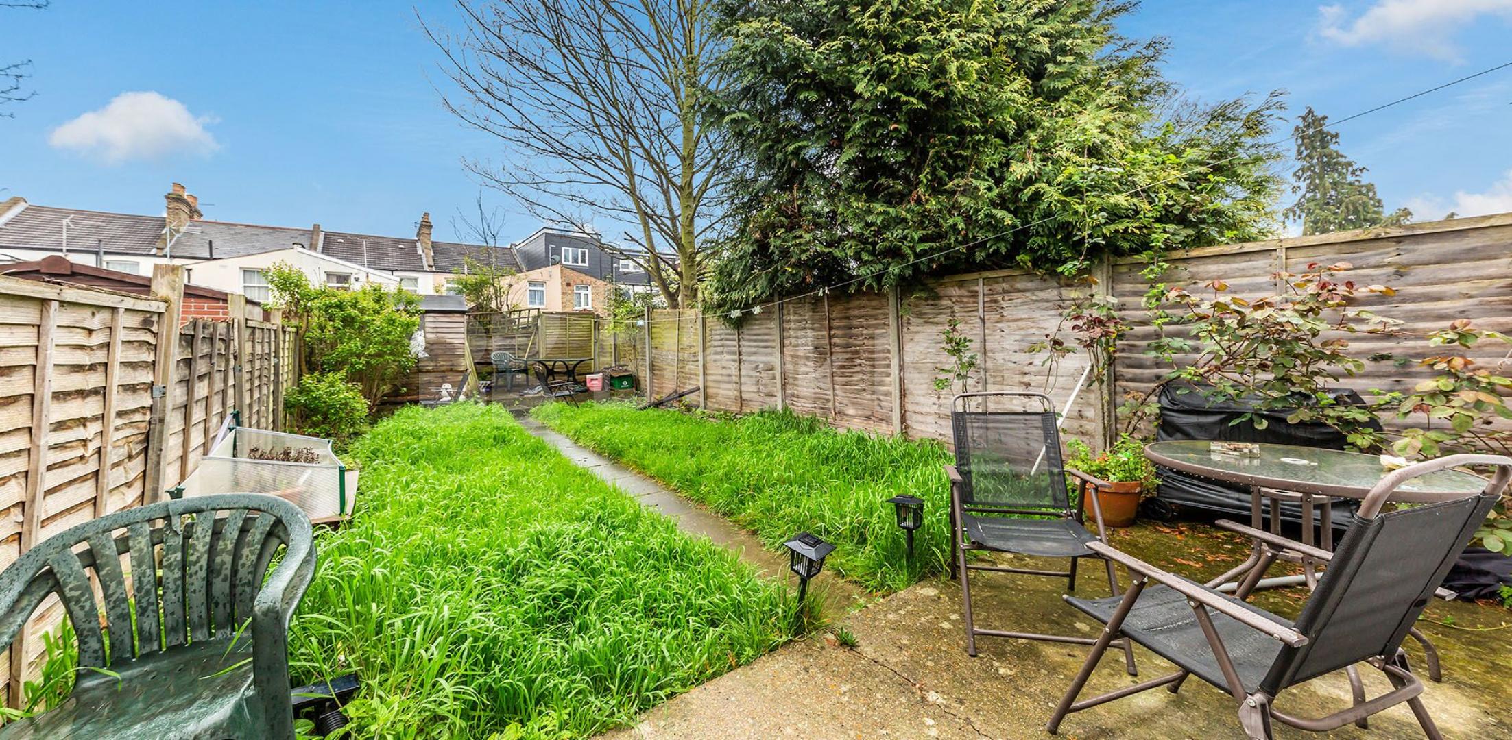 			Lovely 2 bedroom Garden flat in Bowes Park , 2 Bedroom, 1 bath, 1 reception Ground Floor Flat			 Cheshire Road , Bowes Park