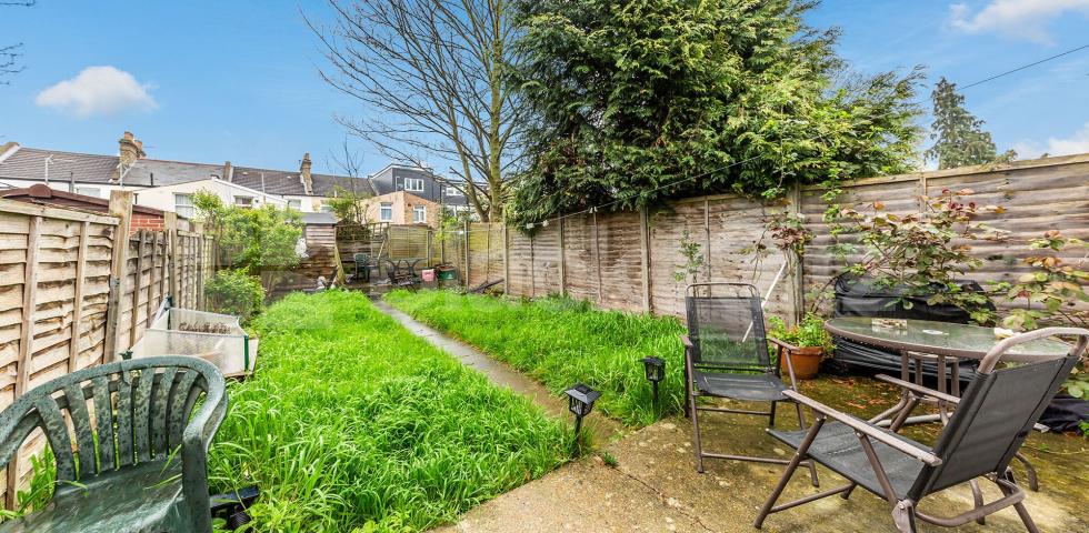 			Lovely 2 bedroom Garden flat in Bowes Park , 2 Bedroom, 1 bath, 1 reception Ground Floor Flat			 Cheshire Road , Bowes Park