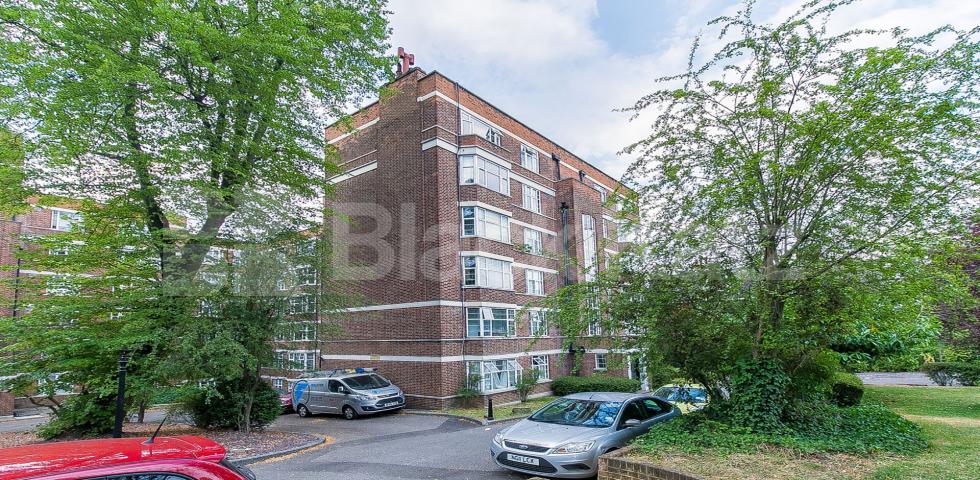 			2 Bedroom, 1 bath, 1 reception Flat			 Barrington Court, MUSWELL HILL