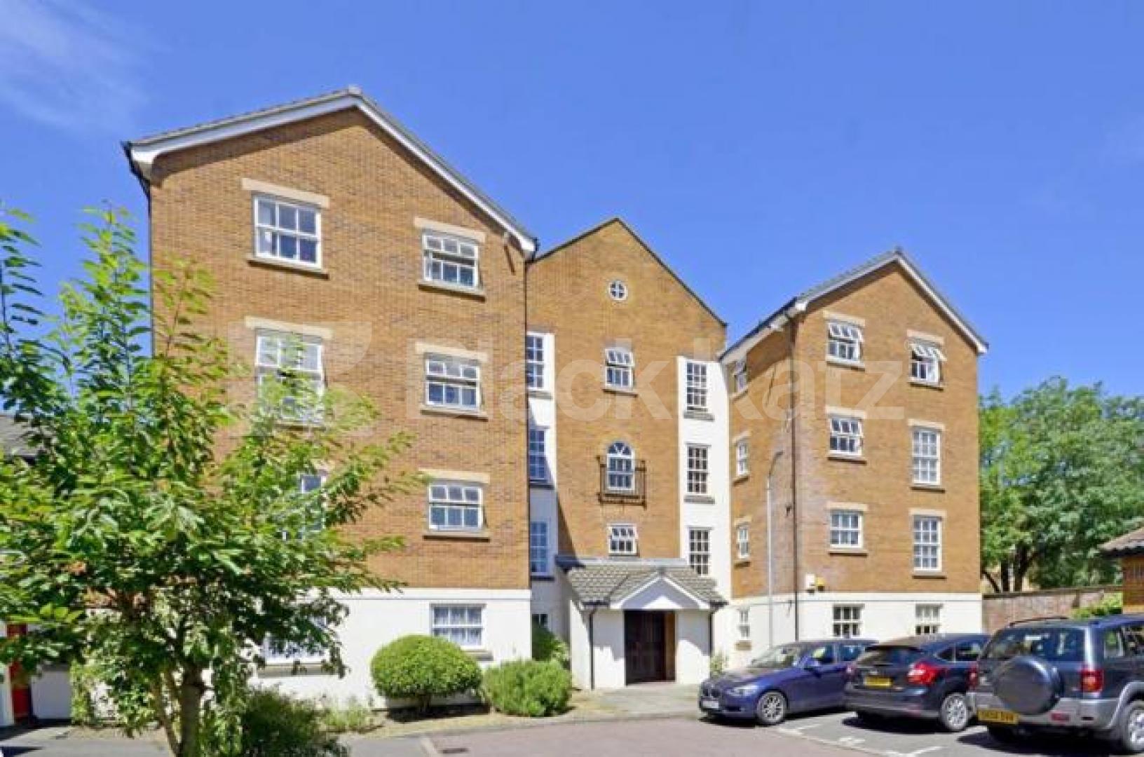 Modern one bed set within a private secure developments mins to tube & shops Moriatry Close, Holloway