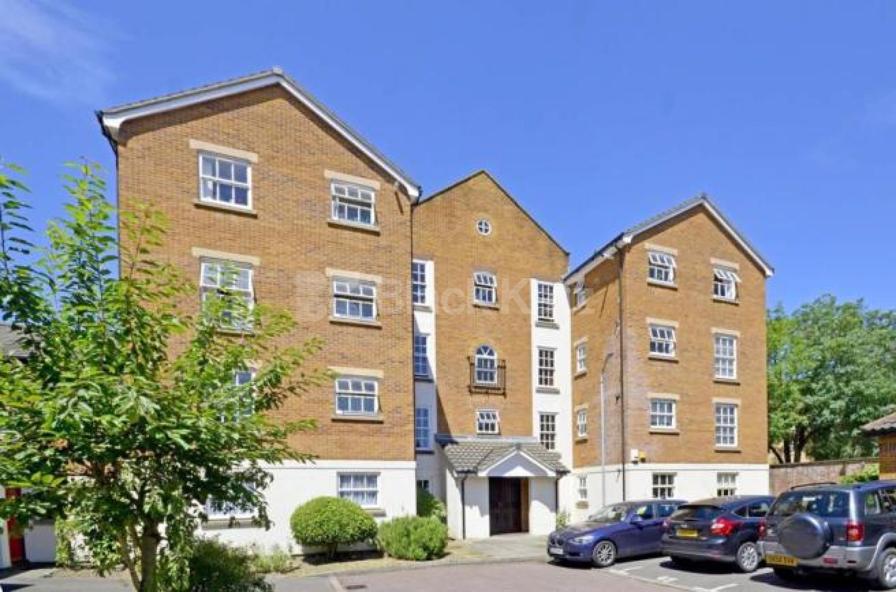 Modern one bed set within a private secure developments mins to tube & shops Moriatry Close, Holloway N7